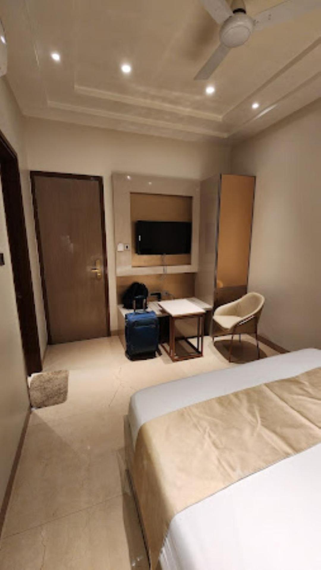 Red Orchid Hotel Kanpur Ngoại thất bức ảnh