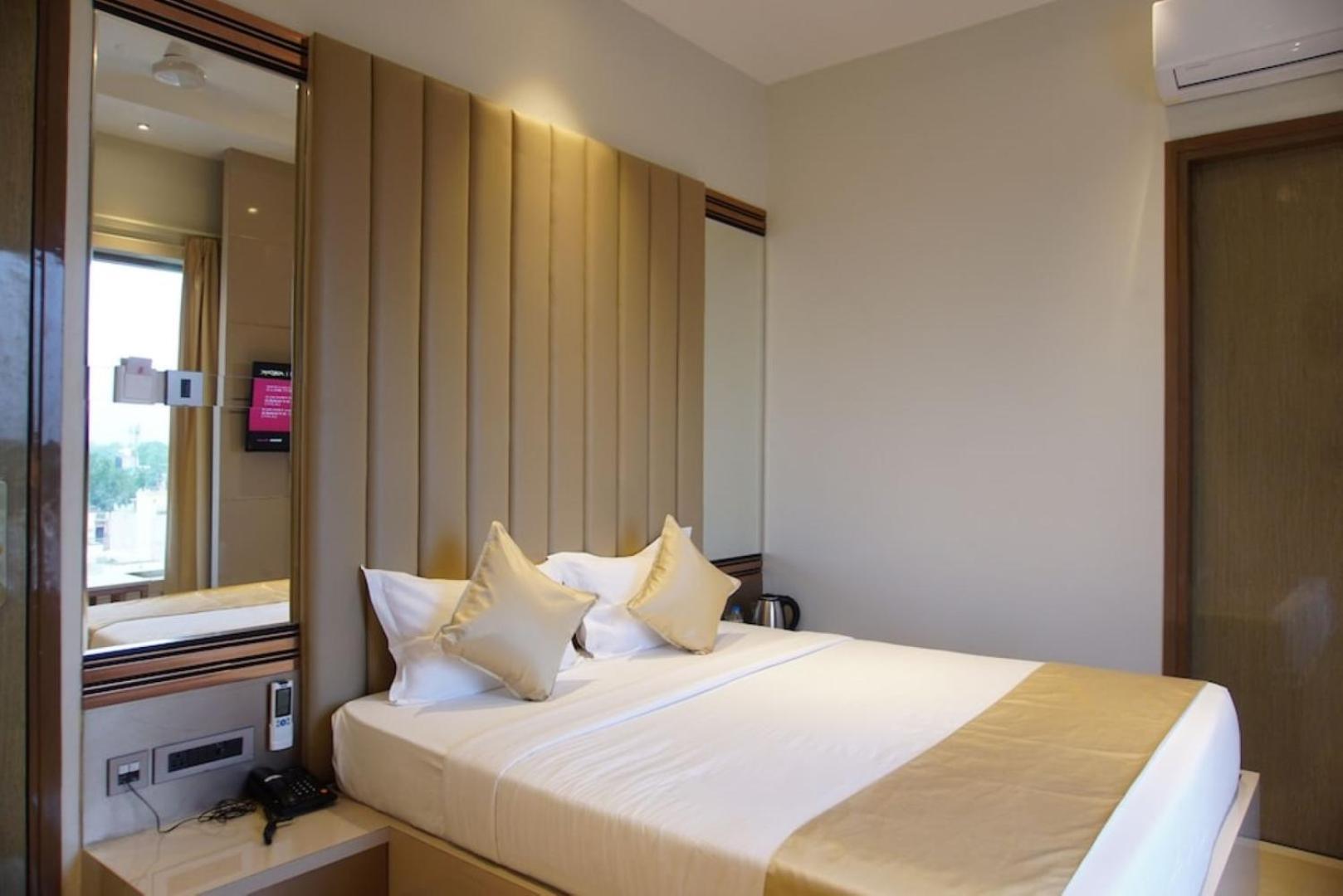 Red Orchid Hotel Kanpur Ngoại thất bức ảnh